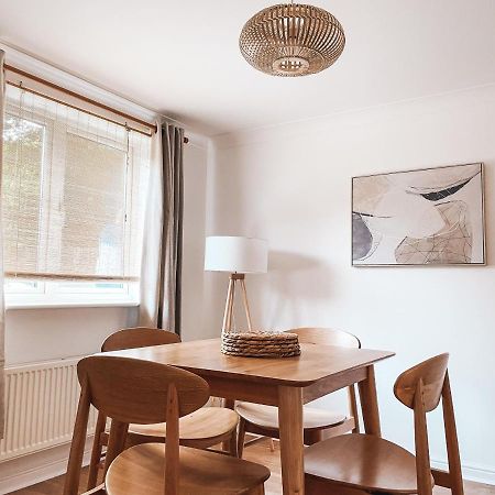 Hollybush Apartment, By Solace Stays Newport  Exteriör bild