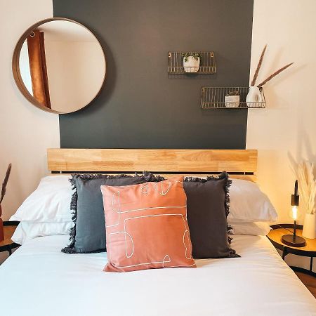 Hollybush Apartment, By Solace Stays Newport  Exteriör bild