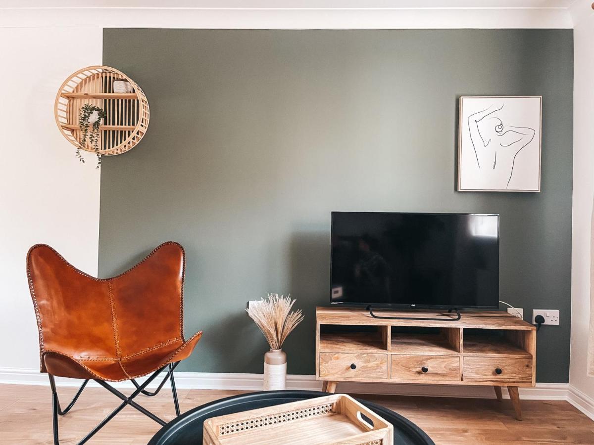 Hollybush Apartment, By Solace Stays Newport  Exteriör bild