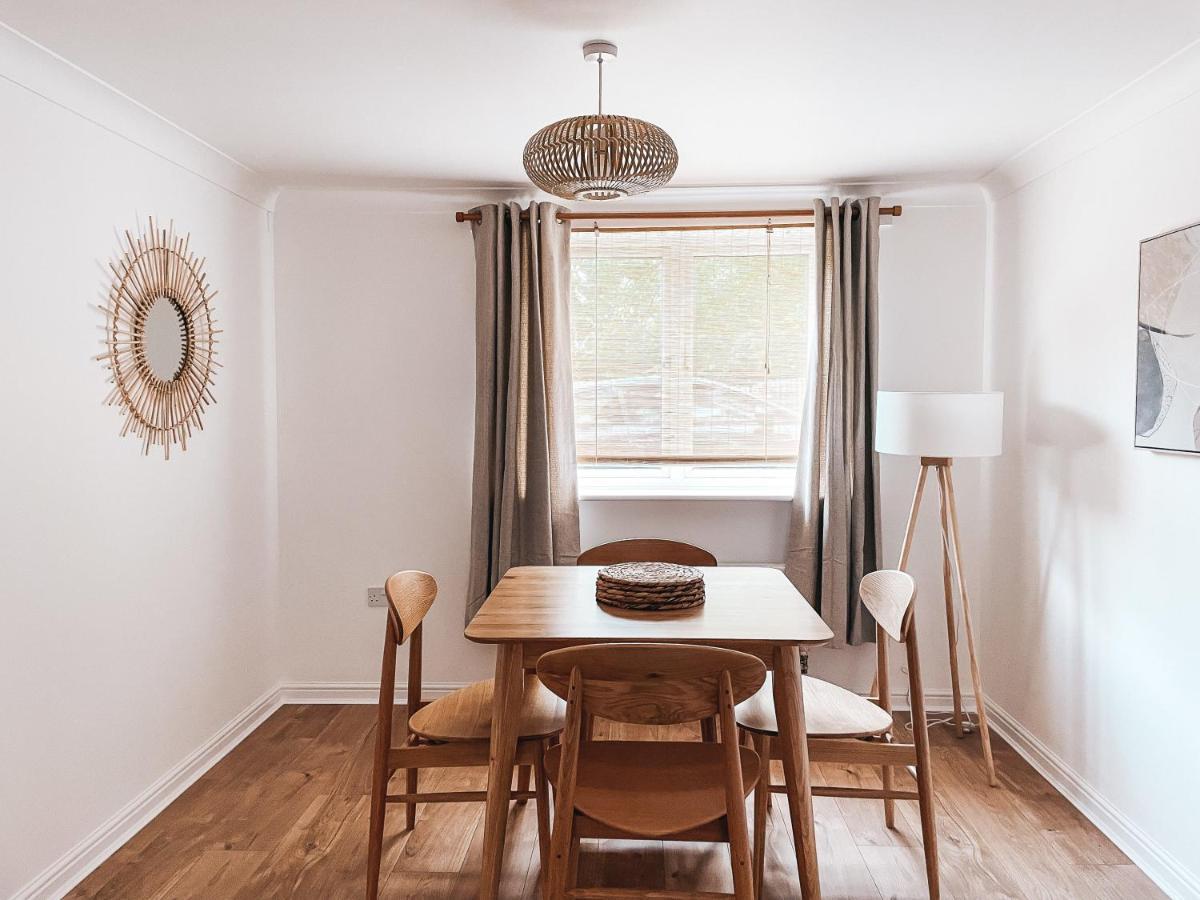 Hollybush Apartment, By Solace Stays Newport  Exteriör bild