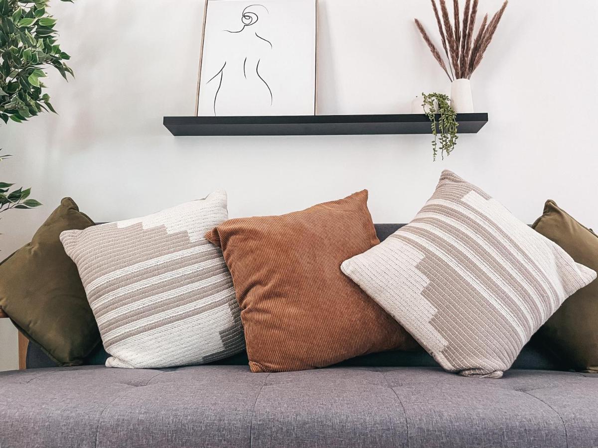 Hollybush Apartment, By Solace Stays Newport  Exteriör bild