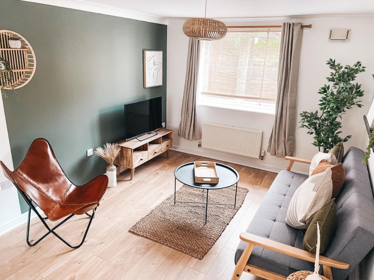 Hollybush Apartment, By Solace Stays Newport  Exteriör bild