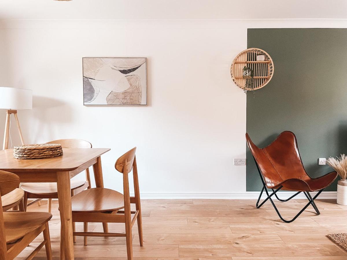 Hollybush Apartment, By Solace Stays Newport  Exteriör bild