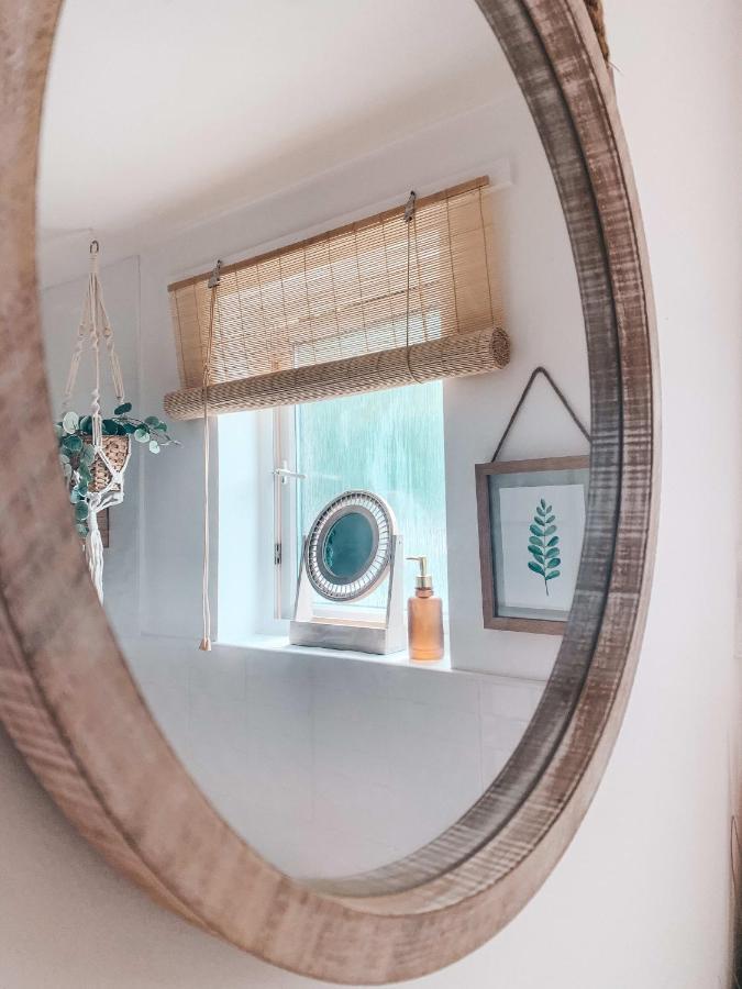 Hollybush Apartment, By Solace Stays Newport  Exteriör bild