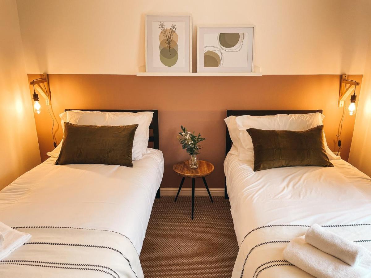 Hollybush Apartment, By Solace Stays Newport  Exteriör bild