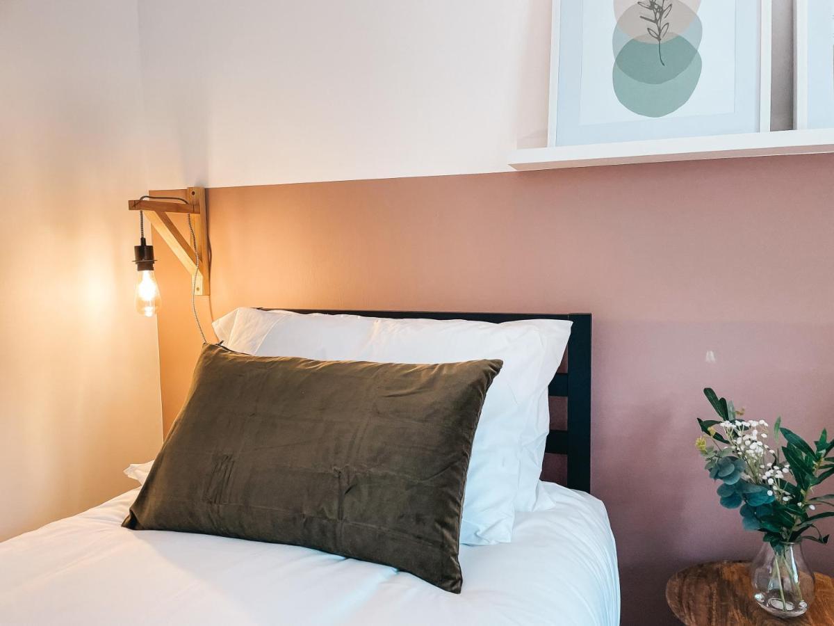 Hollybush Apartment, By Solace Stays Newport  Exteriör bild