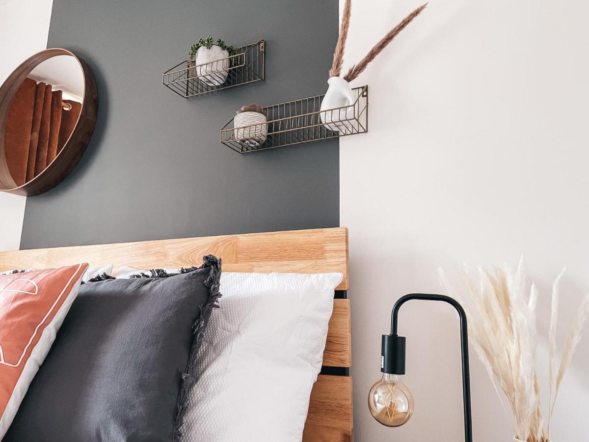 Hollybush Apartment, By Solace Stays Newport  Exteriör bild