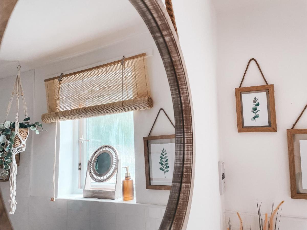 Hollybush Apartment, By Solace Stays Newport  Exteriör bild