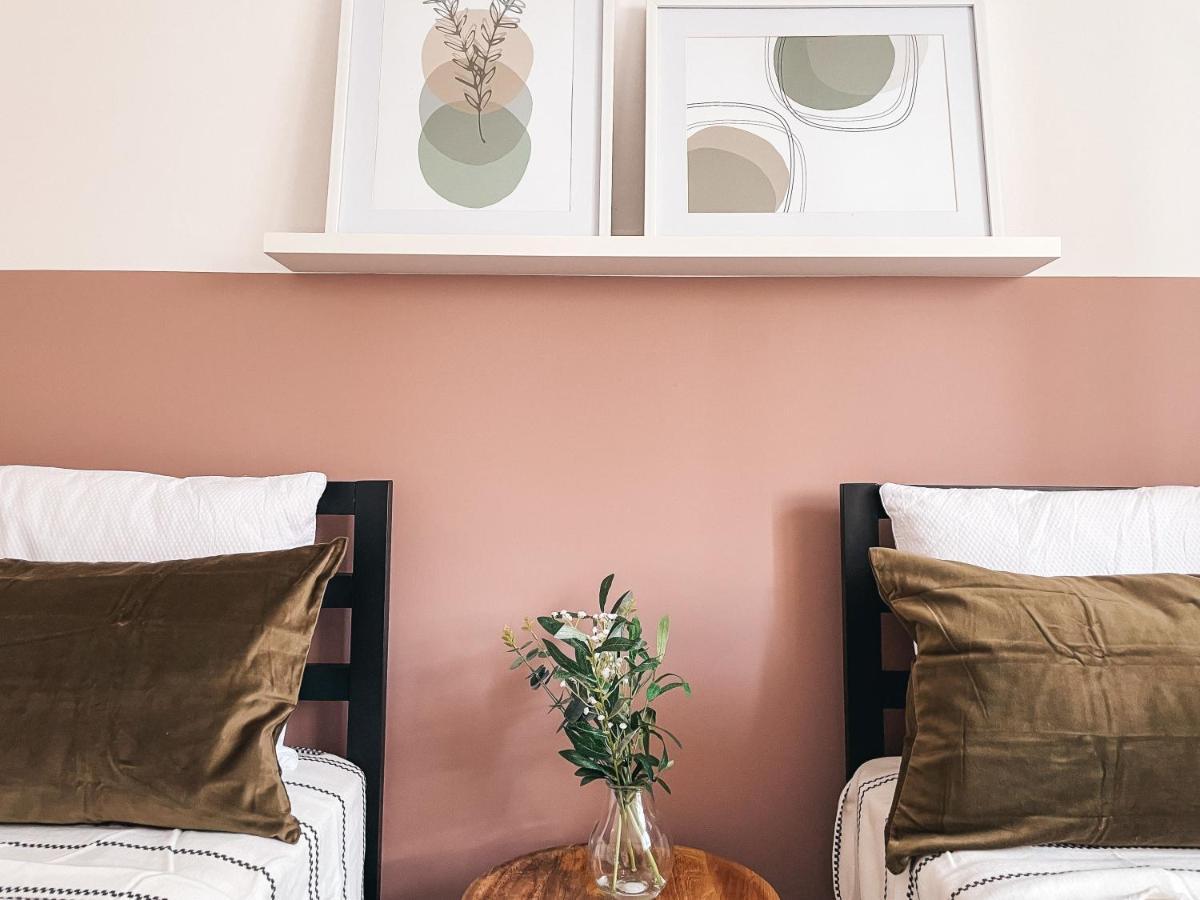 Hollybush Apartment, By Solace Stays Newport  Exteriör bild