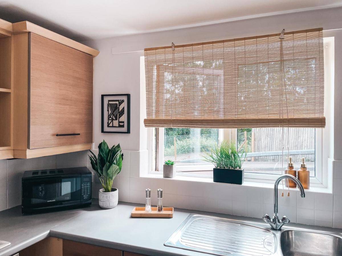 Hollybush Apartment, By Solace Stays Newport  Exteriör bild